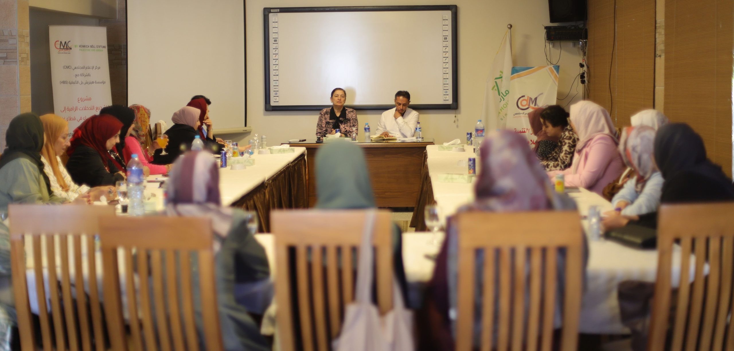مركز التنمية والإعلام المجتمعي ينظم جلسة حوارية بين هيئة الأكاديميات والمؤسسات النسوية