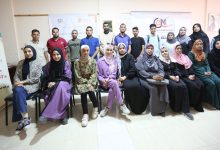 اختتم مركز التنمية والإعلام المجتمعي ( (CDMC تنفيذ تدريب بناة المرونة النفسية ضمن أنشطة مشروع" الدعم النفسي والتمكين الرقمي: نحو تعافٍ مستدام في قطاع غزة"، الهادف إلى تعزيز الصمود النفسي والوعي الرقمي، من خلال تمكين فئات المجتمع المختلفة، وعلى رأسها المعلمون، والشباب، وأولياء الأمور، والطلاب، بالمهارات والمعارف اللازمة لبناء المرونة النفسية والرقمية.