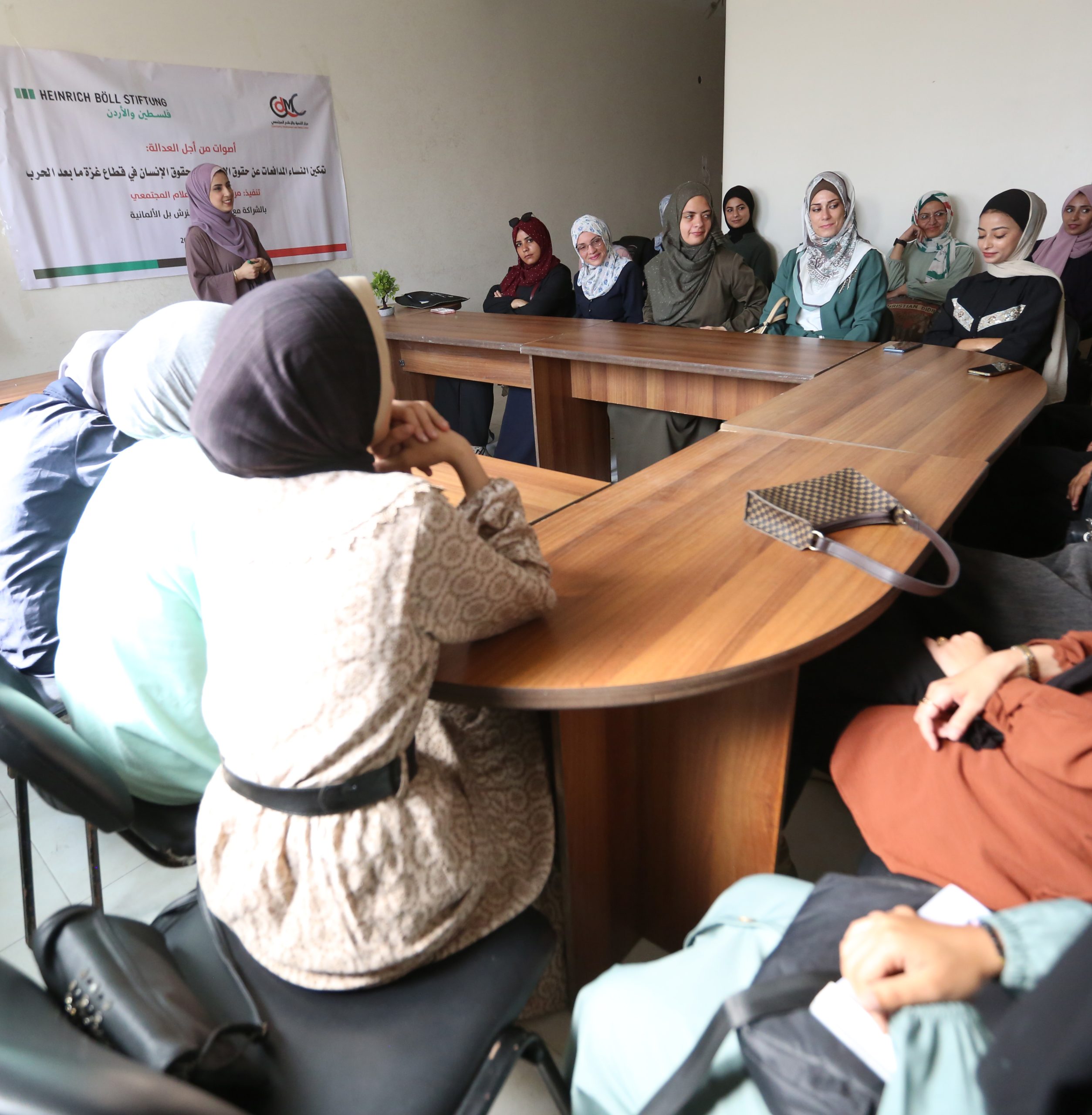CDMC ينفذ ورش توعية مجتمعية لنشر ثقافة العدالة في غزة