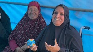 يُذكر أن مركز التنمية والإعلام المجتمعي (CDMC) هو مؤسسة إعلامية وتنموية فلسطينية تعمل منذ أكثر من عقدين على توظيف الإعلام كأداة للتغيير الاجتماعي، والدفاع عن حقوق الإنسان، وتعزيز قيم المواطنة والعدالة والحرية، من خلال تمكين مختلف الفئات المجتمعية من أدوات التعبير الرقمي الفعّال، لا سيما في البيئات المتأثرة بالنزاعات والحروب.