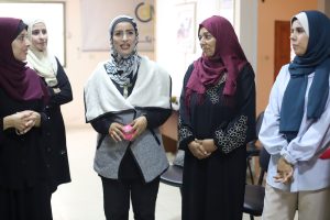 أوصى مركز التنمية والإعلام المجتمعي (CDMC)، بتقديم مساعدات طارئة للصحفيين في قطاع غزة وتوفير الحماية لهم وتقديم القادة الإسرائيليين للعدالة لاستهدافهم الصحفيين، جاء ذلك في ورقة عمل قدمها المركز في مؤتمر “حرية التعبير المنعقد في برشلونة- منتدى عدم الصمت”.