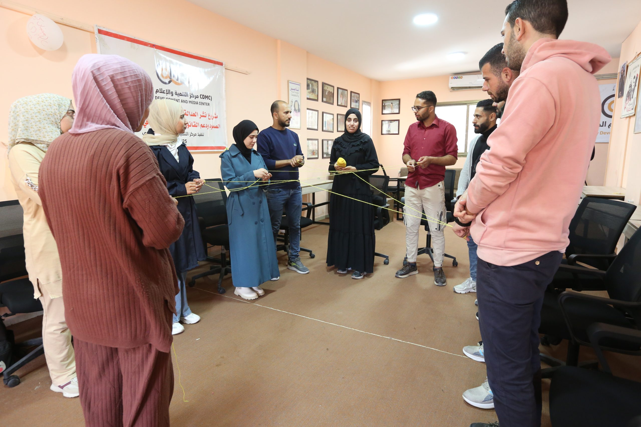 الإعلام المجتمعي ينفذ جلستين دعم نفسي جماعي في غزة