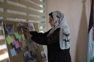 الإعلام المجتمعي ينظم جلسة حوارية حول دور المرأة في إعادة الإعمار في غزة