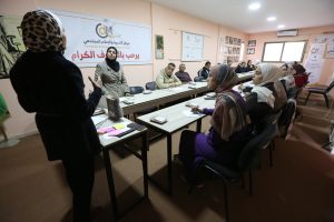 الإعلام المجتمعي ينظم جلسة حوارية حول دور المرأة في إعادة الإعمار في غزة
