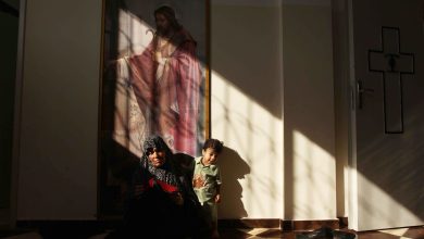 صورة الأسيرة المحررة أسماء شتات :” اعتقلوني أمام أطفالي ومنعوا ارتدائي الحجاب”