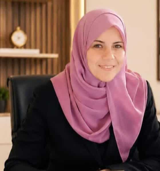 أ.حنان علوان بعد 15 عاما.. أكاديمية فلسطينية تنتصر لحلم التعليم