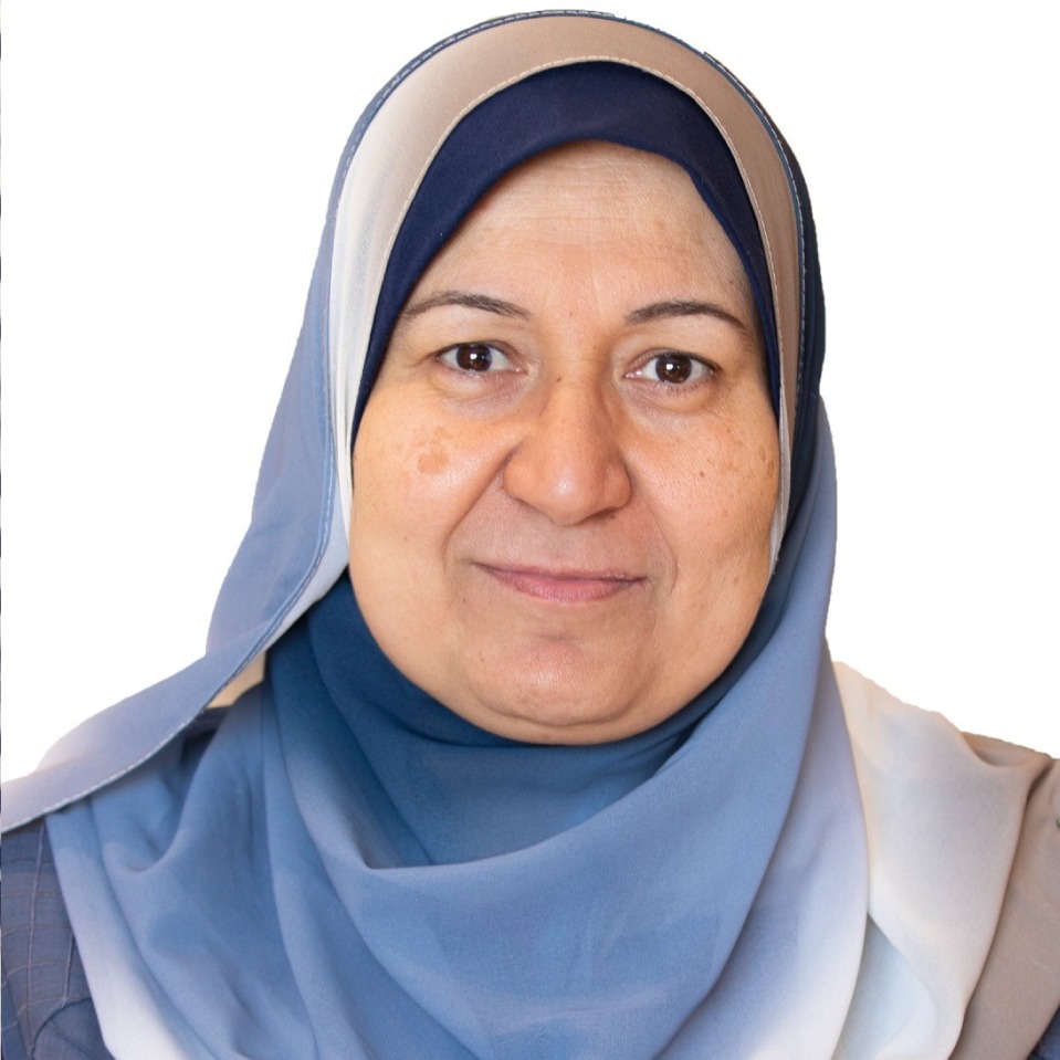 أ.منال البحيصي.. أكاديمية تلاحق حلم الدكتوراه بين النزوح وركام الحرب