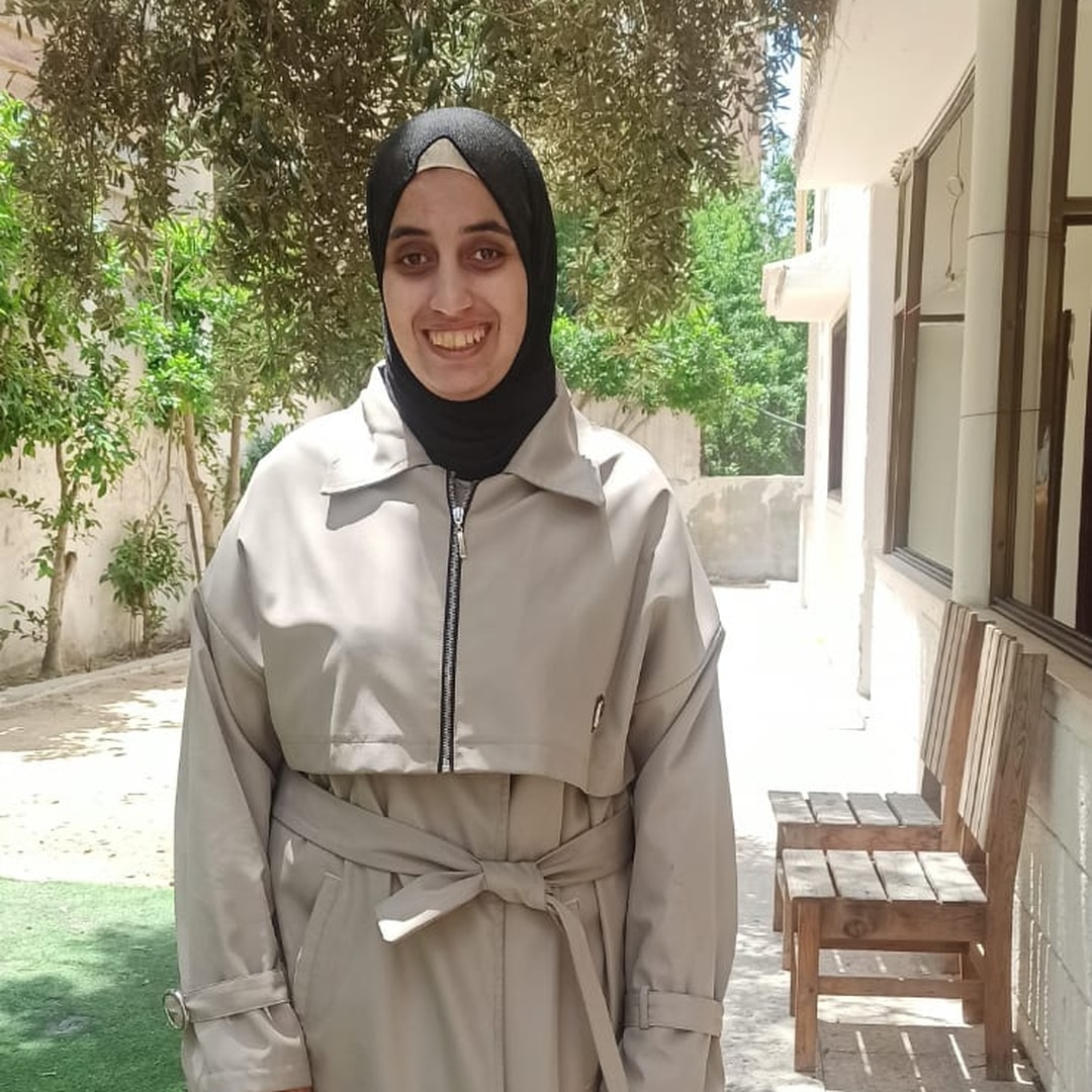 أ.إيمان الغولة.. الحرب سلبتها آلة برايل وإرادتها صنعت طريق الحلم