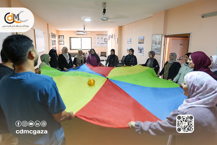 مركز التنمية والإعلام المجتمعي ينفّذ ورشة تفاعلية لتعزيز قدرات الشباب وتحفيز المبادرات المجتمعية ضمن مبادرة "نبض غزة"