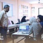 مركز التنمية والإعلام المجتمعي ينفّذ جلستين تدريبيتين لتطوير القصص الصحفية ضمن مشروع «تعزيز المساءلة الدولية»مركز التنمية والإعلام المجتمعي- غزة: نفّذ مركز التنمية والإعلام المجتمعي في مقره بمدينتي غزة ودير البلح جلستي تدريب" عصف ذهني" للصحفيات والصحفيين المشاركين ضمن مشروع «تعزيز المساءلة الدولية، وحماية حقوق الإنسان، وتعزيز الفضاء المدني في قطاع غزة»، لمناقشة وتطوير أفكار قصص صحفية مستمدة من الميدان، واختيار الموضوعات التي تلامس القضايا الإنسانية والحقوقية. وشكّلت الجلستان مساحتَي تفاعل لمراجعة الأفكار التي حملها المشاركون من تجاربهم وملاحظاتهم في الميدان، ومناقشة مدى ارتباطها بالسياق الحالي، وإمكانية تطويرها إلى قصص صحفية قادرة على الجمع بين التناول الإعلامي والجانب القانوني. #الحماية_حق #cdmcgaza وناقش المشاركون، بإشراف المستشار الإعلامي سامي أبو سالم، زوايا مختلفة للقصص المقترحة، وآليات تطويرها بما يضمن وضوح الفكرة، وقوة المعالجة، مراعاة المبادئ المهنية والحقوقية في جمع المعلومات ورواية القصص. وتأتي هاتان الجلستان، استكمالًا لجلسات توجيهية سابقة تلقاها المشاركون في مدينة غزة ودير البلح حول كتابة القصة الصحفية والأنسنة، بما يعزز قدرتهم على الانتقال من الفكرة الأولية إلى معالجة مهنية تراعي البعد الإنساني والحقوقي. ويُذكر أن مركز التنمية والإعلام المجتمعي (CDMC) مؤسسة إعلامية وتنموية فلسطينية توظف الإعلام في التغيير الاجتماعي، وتعزيز حقوق الإنسان والعدالة والمواطنة، وتمكين الفئات المجتمعية من أدوات التعبير الرقمي الفعّال.