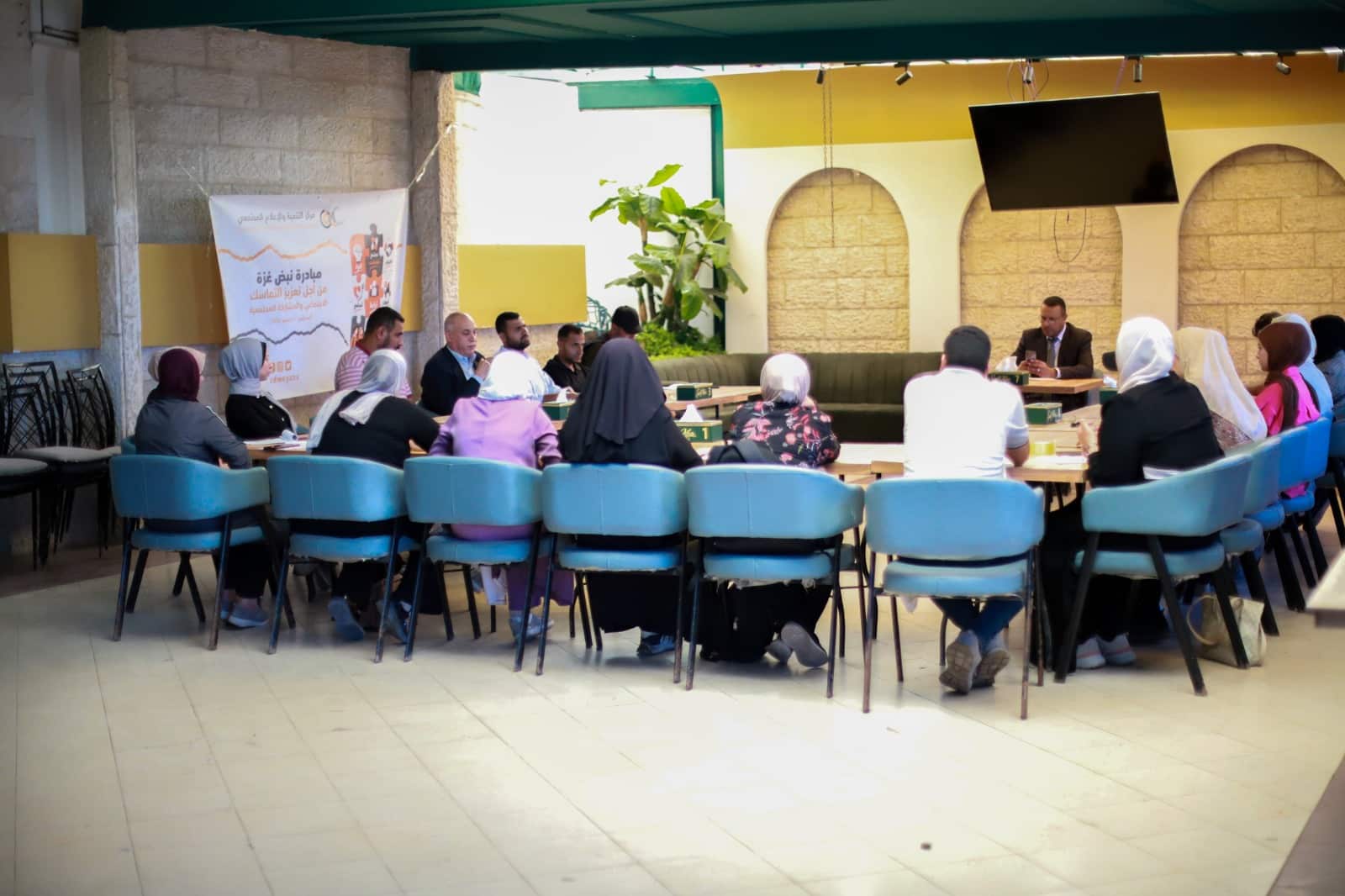 بمشاركة مؤسسات أهلية ودولية.. مركزالتنمية و الإعلام المجتمعي (CDMC) ينظم جلستي حوار لمناقشة واقع الخدمات الإنسانية والقانونية وتعزيز المساءلة المجتمعية في غزة
