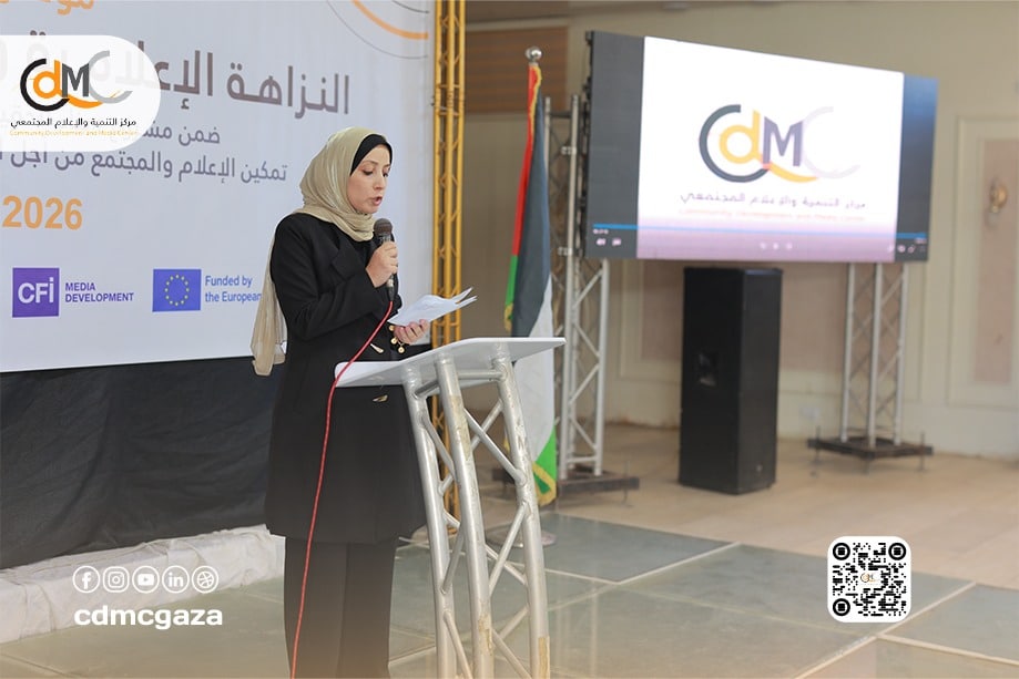 لقاءات حوارية تناولت قضايا التضليل الإعلامي والسلامة الرقمية والنفسية ومسؤولية الإعلام في أوقات الأزمات.
